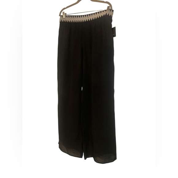 FORTUNE + IVY
Jacinda Embroidered Bootcut Pant
Black - XXL 
Shorts inside - Picture 2 of 6